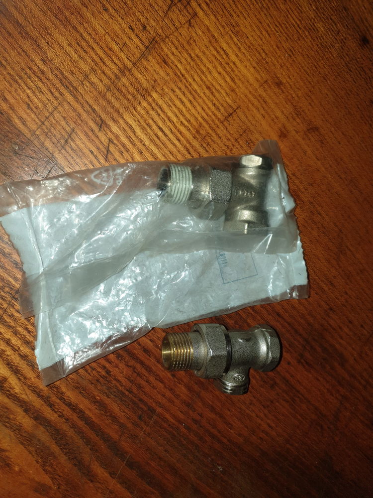 Te de r�glage radiateur 8 Saint-Rogatien (17)