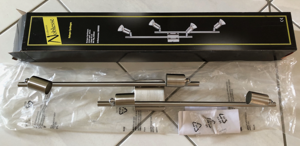 R�glette / plafonnier / lampe moderne 4 spots neuve 25 Dracy-le-Fort (71)