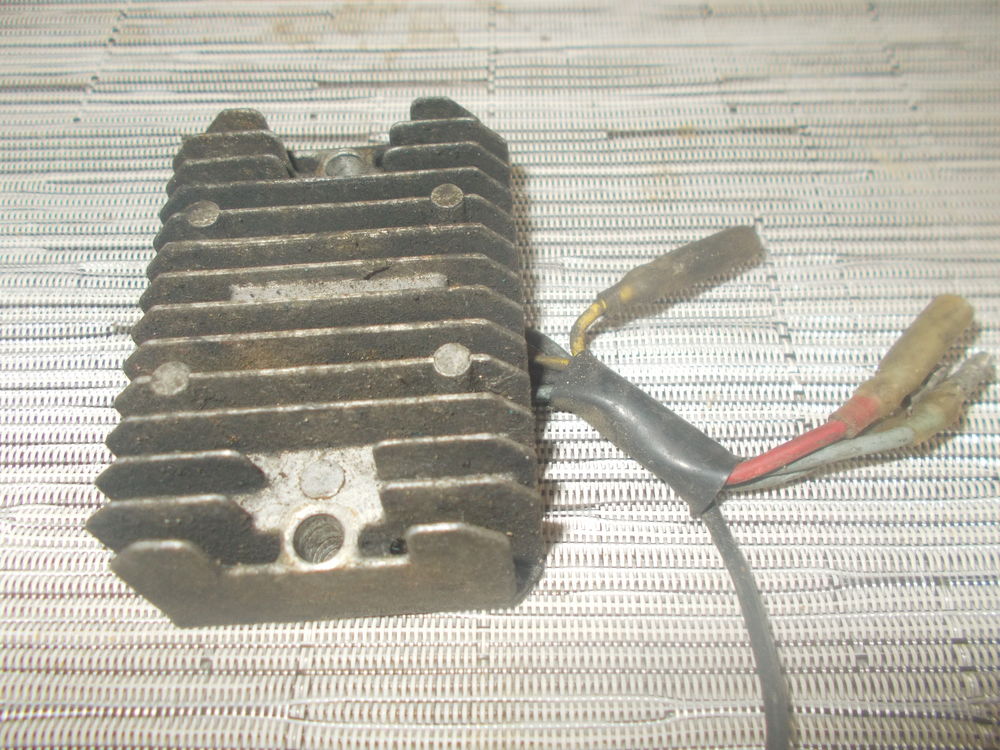 regulateur 12 volt de  kubota faire prix 60 Saran (45)