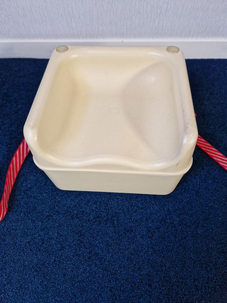 Rehausseur avec ses attaches � poser sur une chaise standard 8 Cugnaux (31)