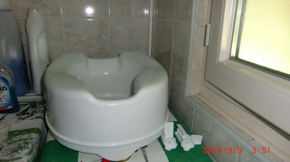 R�hausseur wc savanah 15cm neuf 23 Tr�lissac (24)