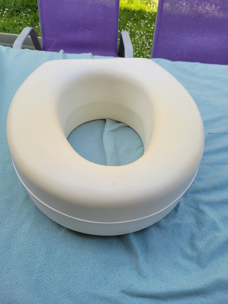 R�hausseur de toilette. 10 Villepreux (78)