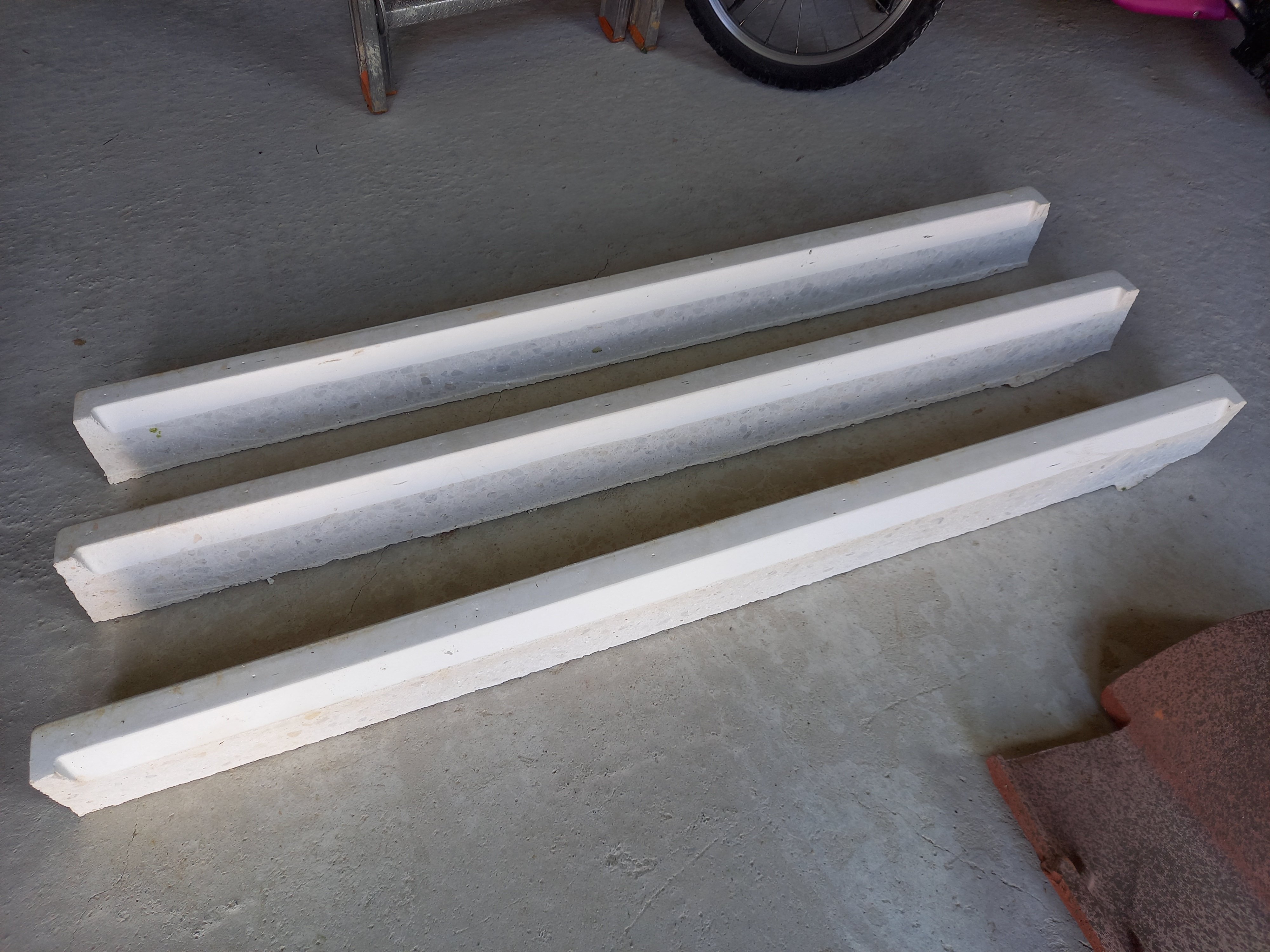 Rejingot b�ton fibr� blanc 98cm 5 Boisset-et-Gaujac (30)