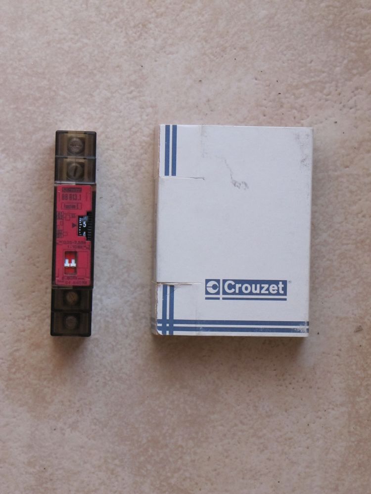 Relais clignoteur r�f�rence 88 813 1 CROUZET Fonction E Neuf 10 Champigny-sur-Marne (94)