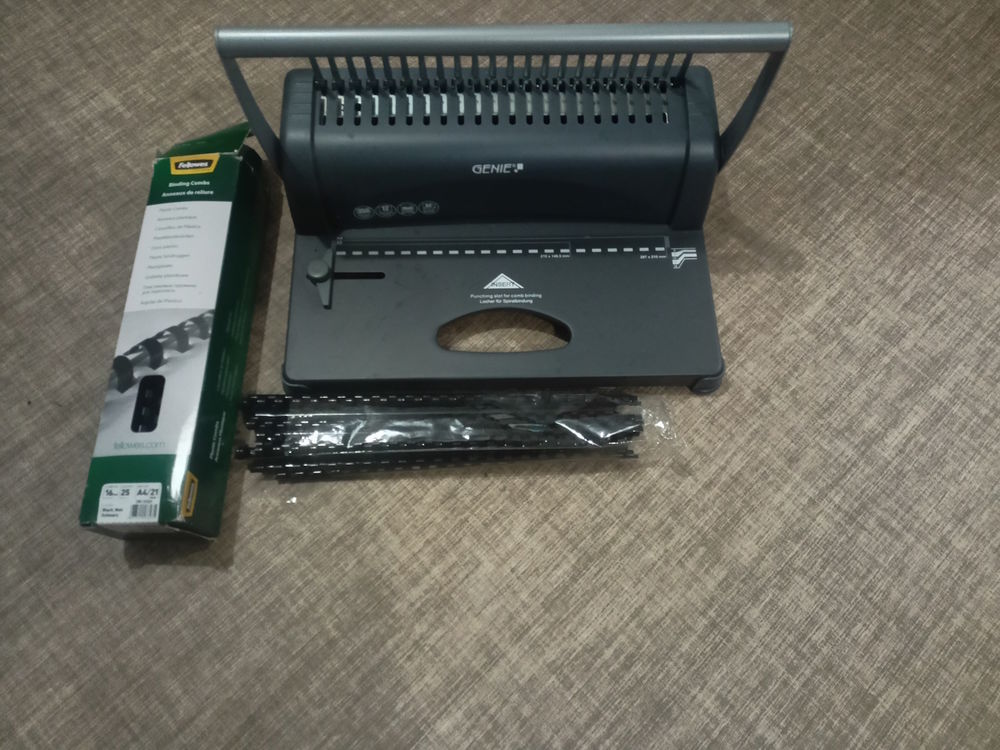 Relieuse - Perforatrice Genie 20 Paris 12 (75)