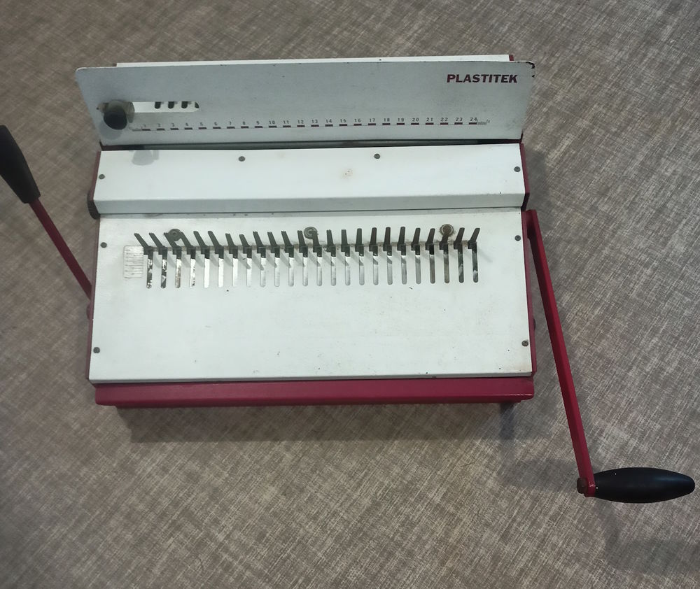 Relieuse perforatrice PLASTITEK 80 Paris 12 (75)