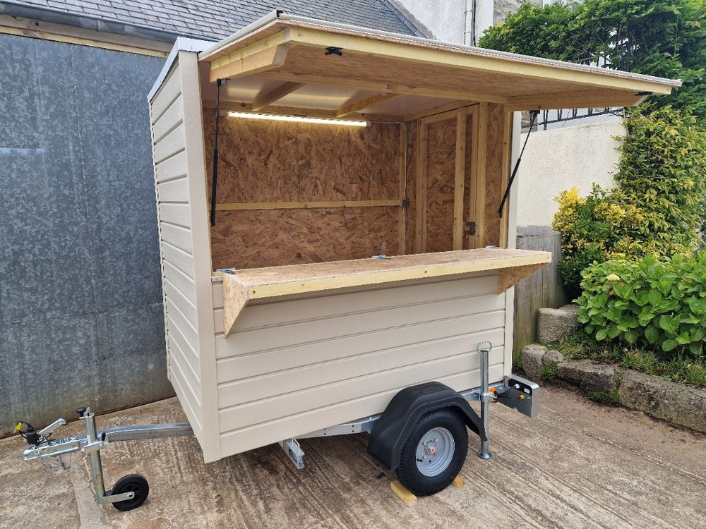 Remorque stand / boutique / magasin: 2500 euros 2500 Plouguerneau (29)