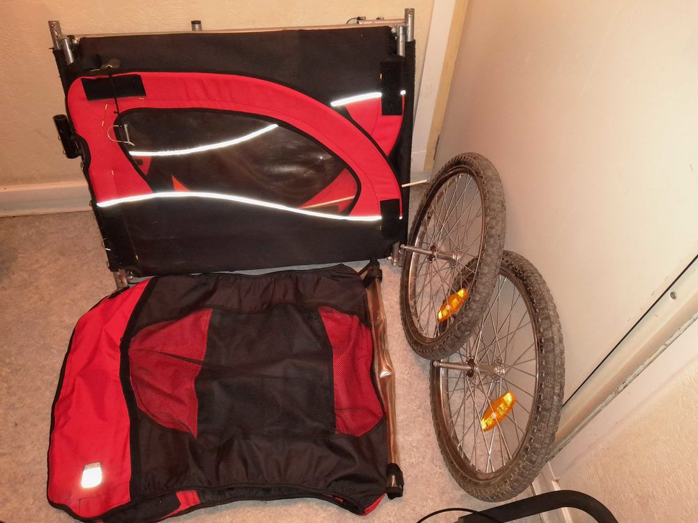 Remorque V�lo de deux places tr�s bonne �tat g�n�ral et compl�te 75 Bordeaux (33)