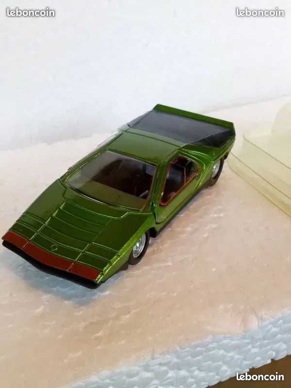 RENAULT / CITROEN / VW / CARABO / FORD SOLIDO 1/43 12 Valleiry (74)