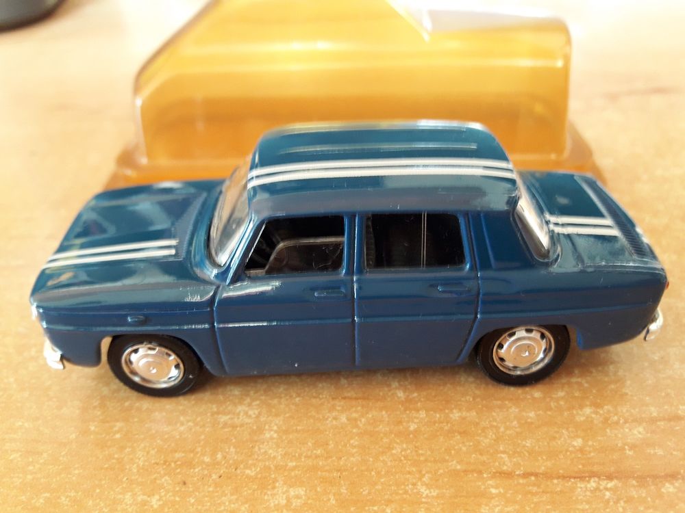 Renault 8 1/43 eme dans sa boite plastique 12 Castel-Sarrazin (40)