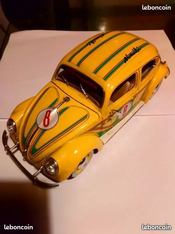 RENAULT DAUPHINE NOREV / COCCINELLE 1/18 80 Valleiry (74)