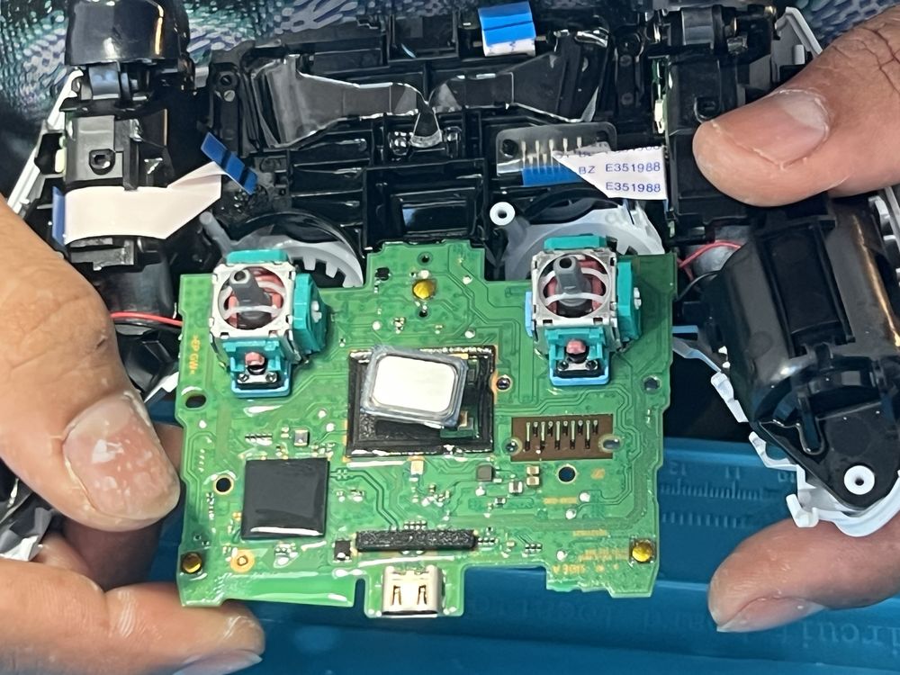 R�paration manette PS5 18 Bordeaux (33)