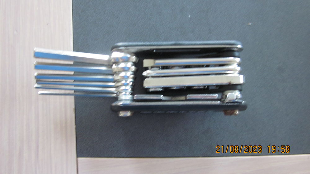 KIT de r�paration pour v�lo Clefs et autres 10 Coquelles (62)