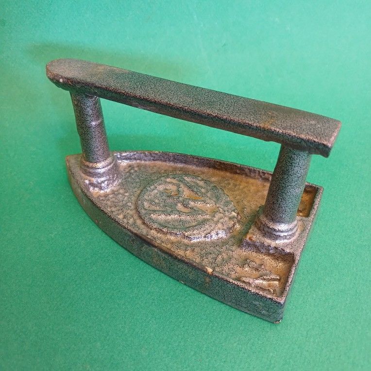 fer � repasser ancien 17 Vendeuvre-du-Poitou (86)