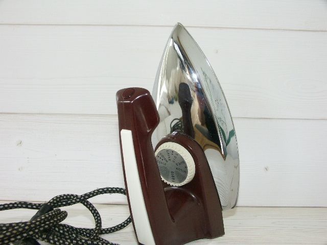 Fer � repasser des ann�es 60/70 - TRES BON ETAT 19 M�rignac (33)