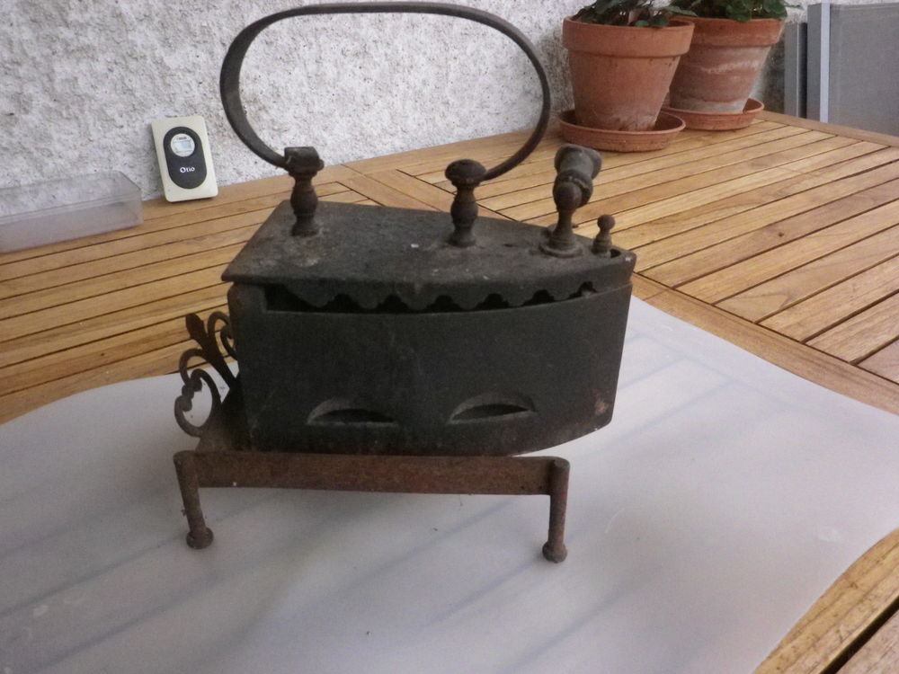 Fer � repasser � braises 20 Chaussin (39)