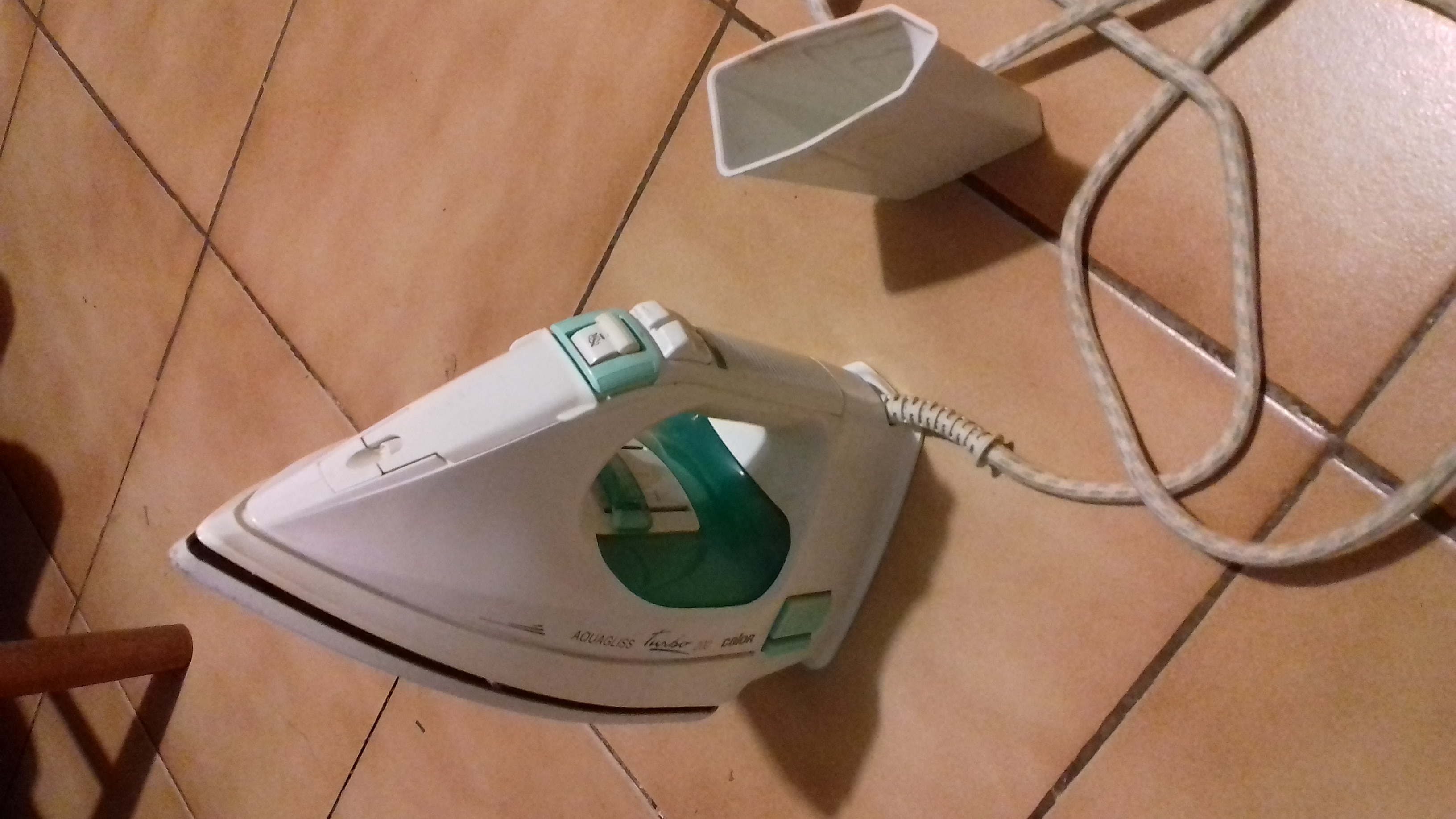 fer � repasser calor acquagliss turbo 200 ? 1900 W
30 Sept�mes-les-Vallons (13)