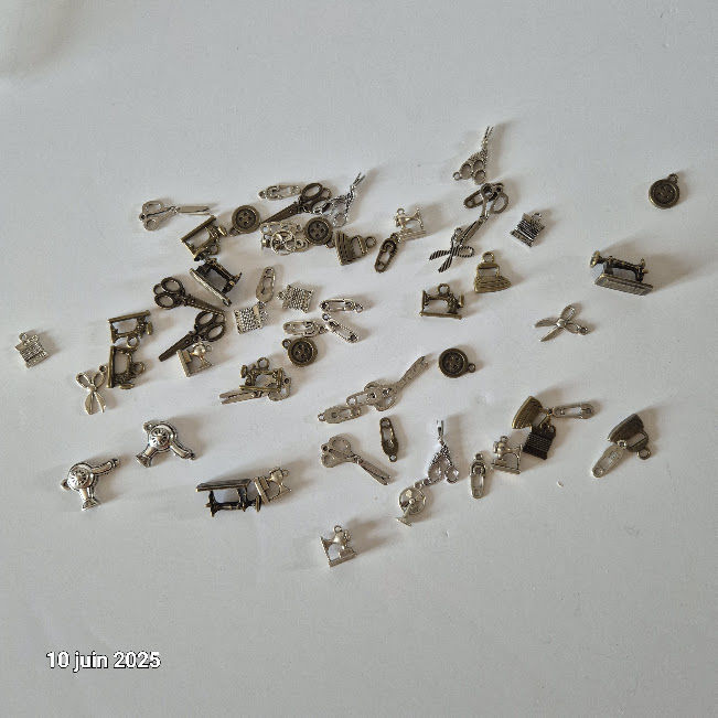 Lot de fer � repasser, d'�pingles � nourrice, boutons, s�che 15 Saumur (49)