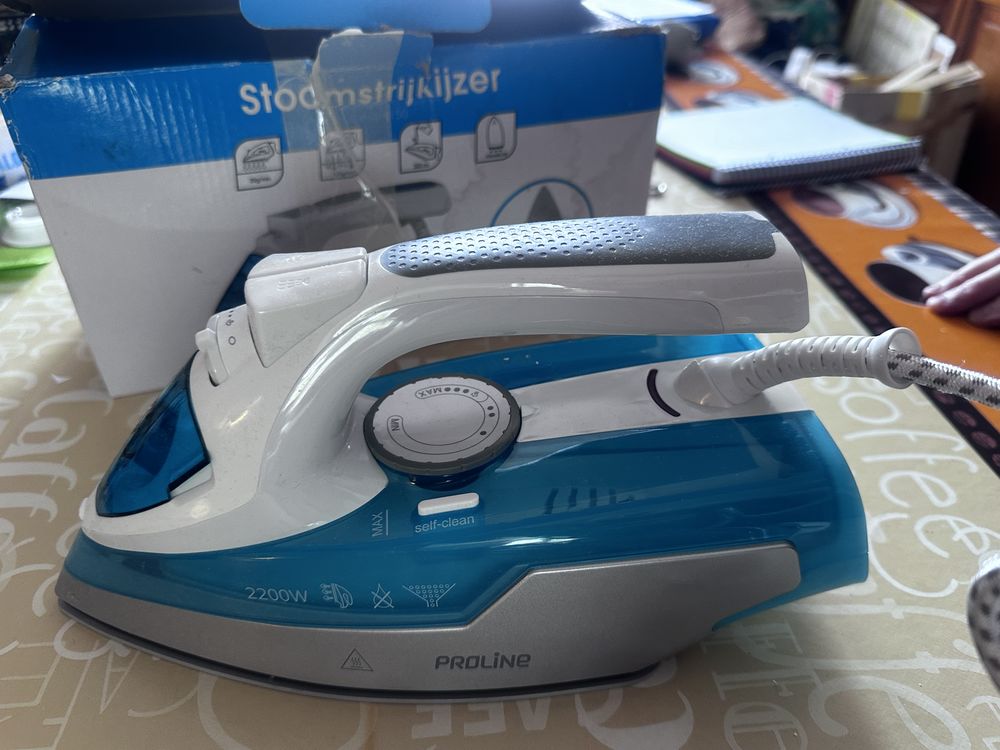 FER � REPASSER VAPEUR en c�ramique Marque DARTY - capacit� 3 20 Saumur (49)