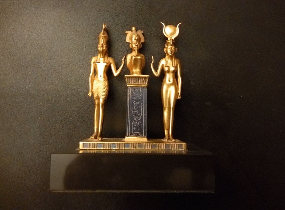 Reproduction en bronze  La Triade d'Osiris  1000 Asni�res-sur-Seine (92)