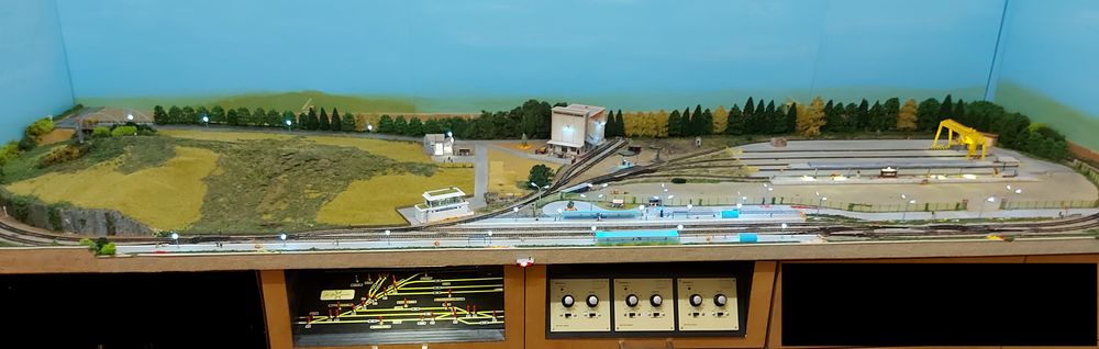 R�seau ferroviaire �chelle N analogique de 2 m 73 par 1 m 00 0 Gien (45)