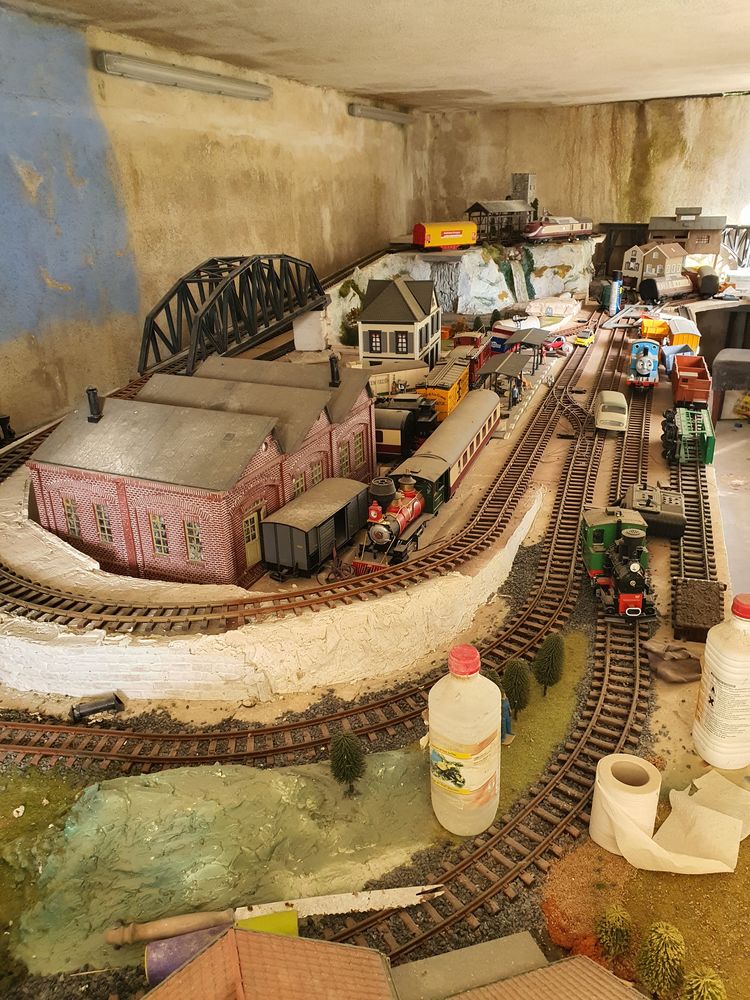 reseau train echelle g train de jardin exterieur 4200 Aspremont (06)