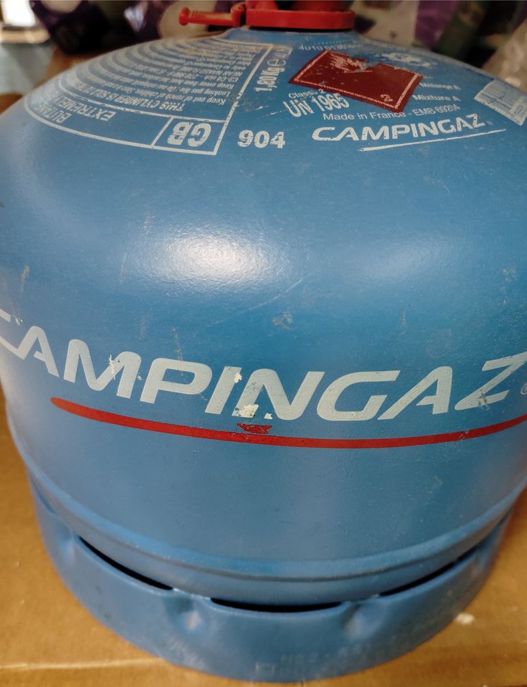 R�servoir CAMPING GAZ INTERNATIONAL  type 904 NEUF et PLEIN 40 Pontoise (95)