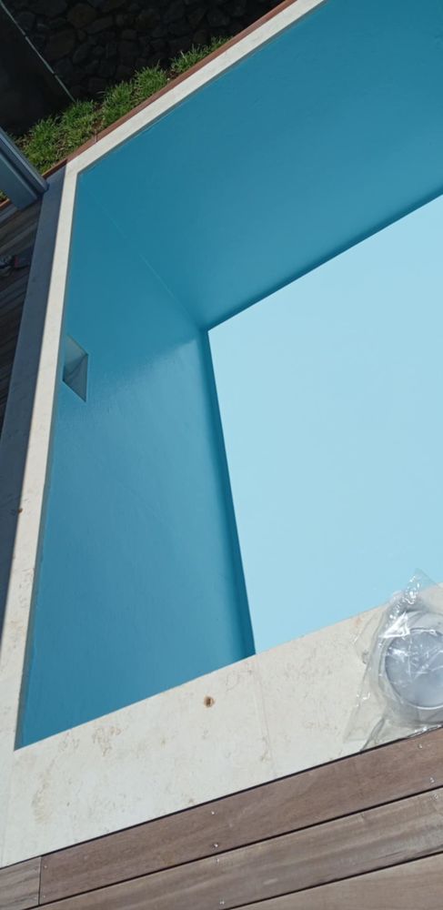 sur la r�sine polyester d'�tanch�it� pour piscine 50 Saint-Louis (97)