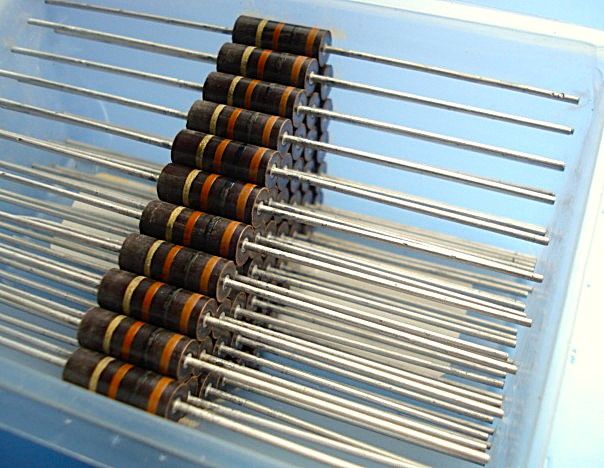 50 r�sistances 1W 100ohms carbone agglom�r� 30 Monnetier-Mornex (74)