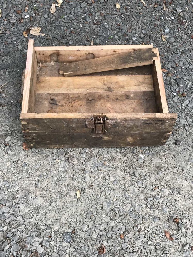 Reste de caisse allemande WW2 10 Ro�z�-sur-Sarthe (72)