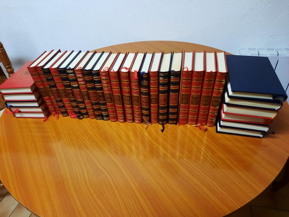 Retrait� brade ses 800 livres dont 34 policiers jamais lus 62 Peymeinade (06)