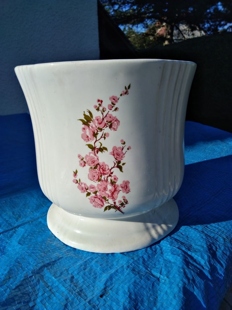 R�tro : Cache pot d�cors branche de fleurs roses 39 L�signy (77)