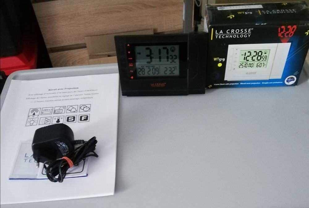 R�veil radio pilot�e de la marque la crosse technology 25 Dunkerque (59)