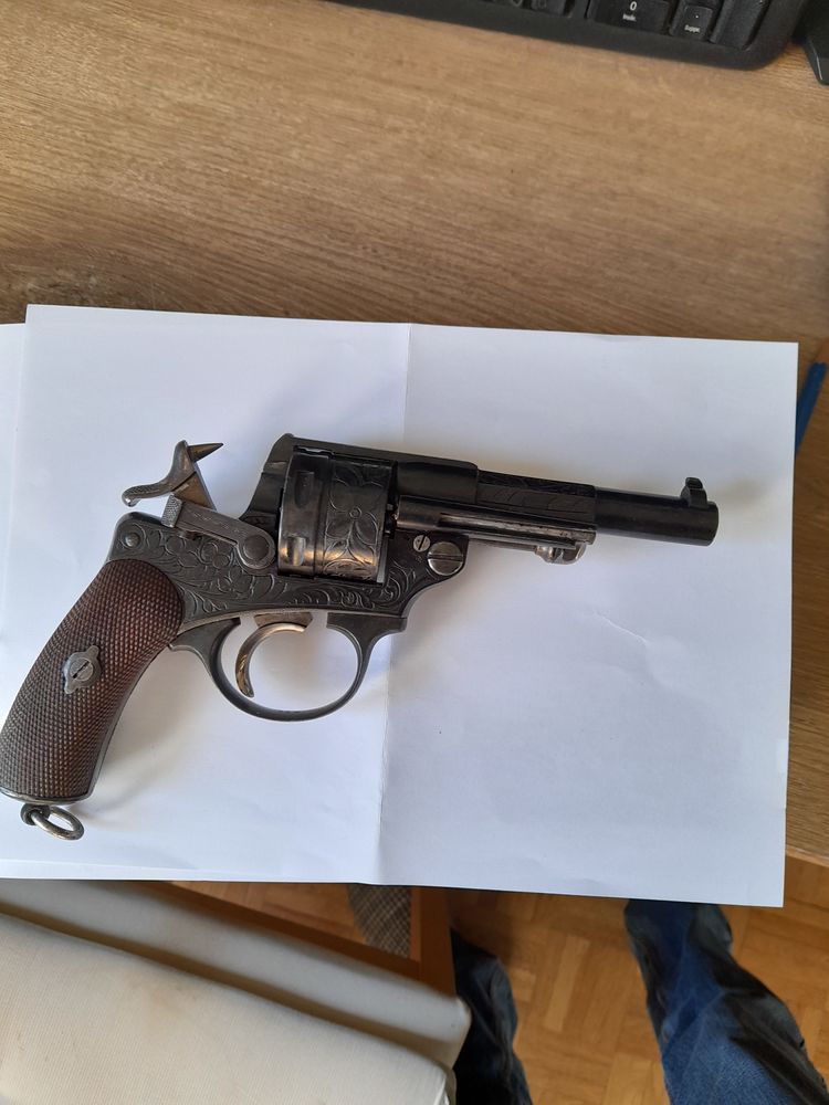 REVOLVER 73  neuf  fab. 1881 Cal 11.73 + holster + mun... 0 Montigny-l�s-Cormeilles (95)