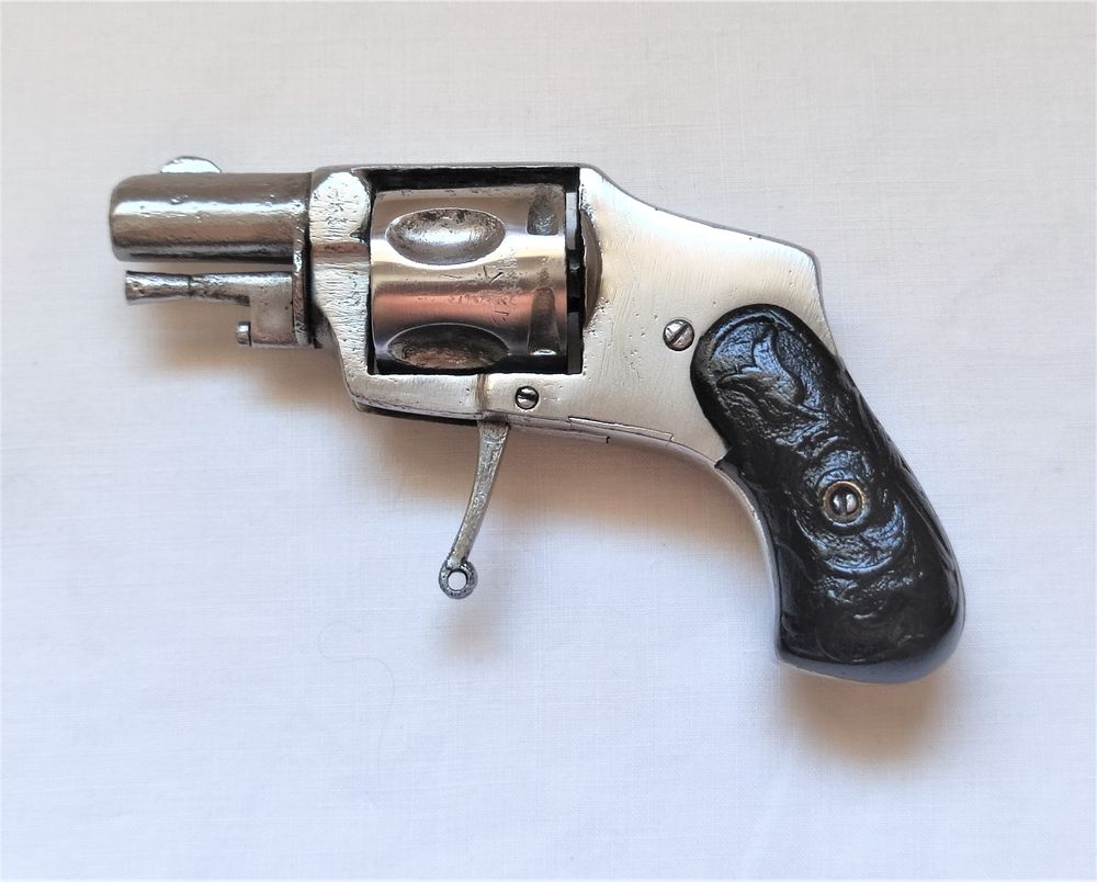 Revolver Puppy Hammerless calibre 320 0 Grasse (06)
