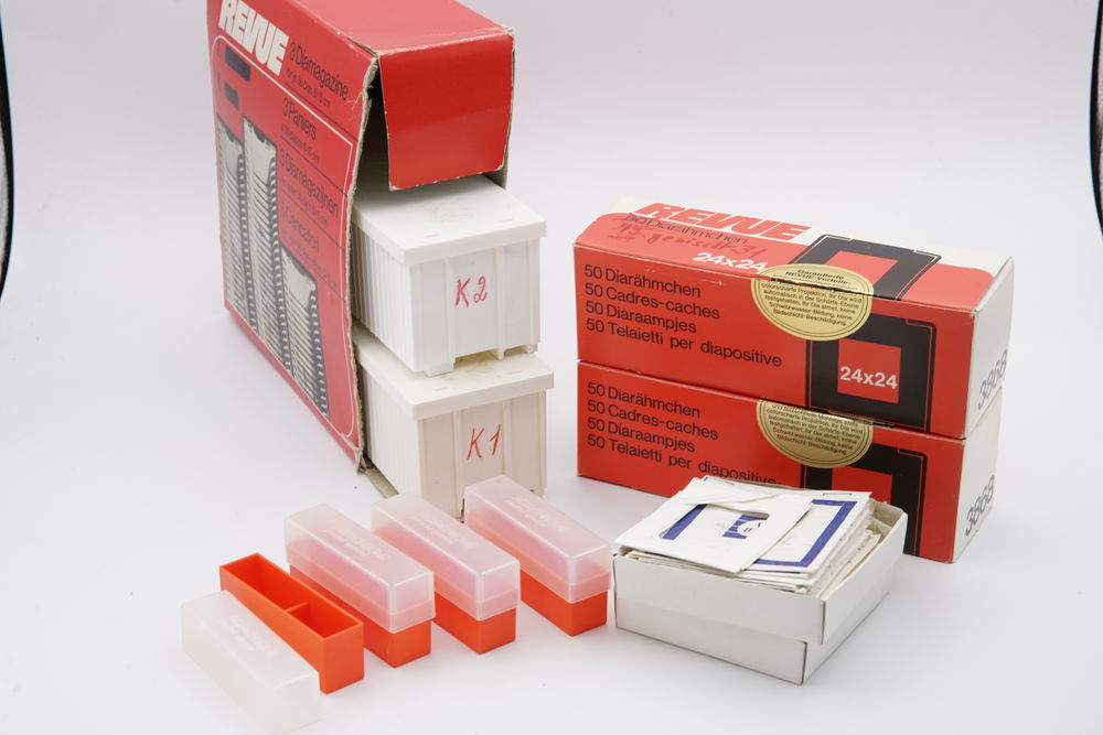 Revue environ 80 caches pour diapo 24x24 avec vitre 20 Vincennes (94)