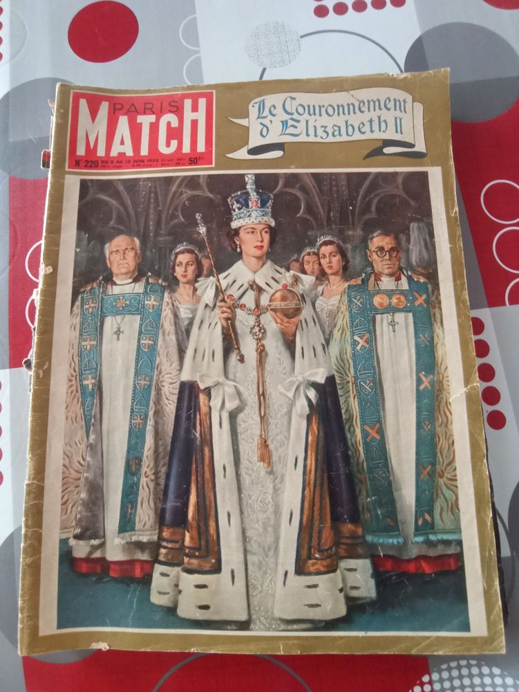 Revues Paris Match Editions Sp�ciales 30 Bourg-Saint-And�ol (07)