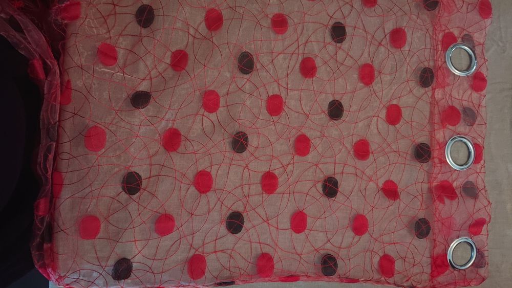 Rideau Voilage noir et rouge 8 Sologny (71)