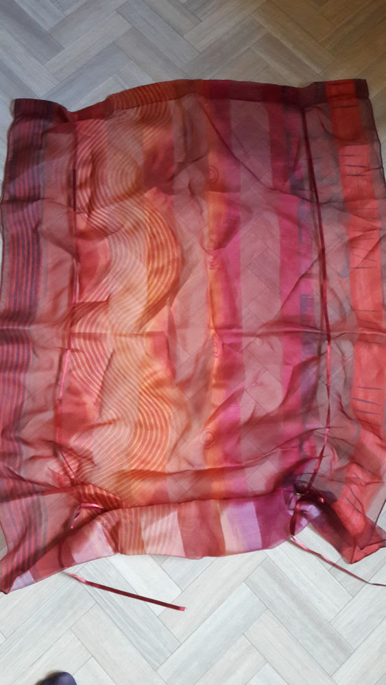 Rideaux coloris bordeaux - orang� 
6 Le Theil-de-Bretagne (35)