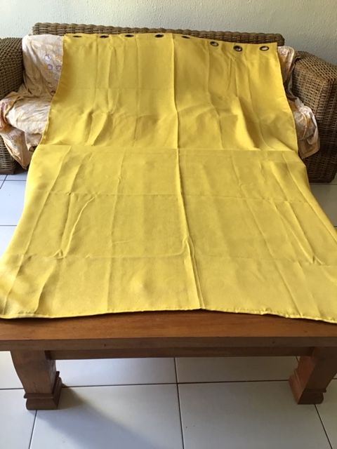 4 rideaux jaunes 29 La R�union (97)