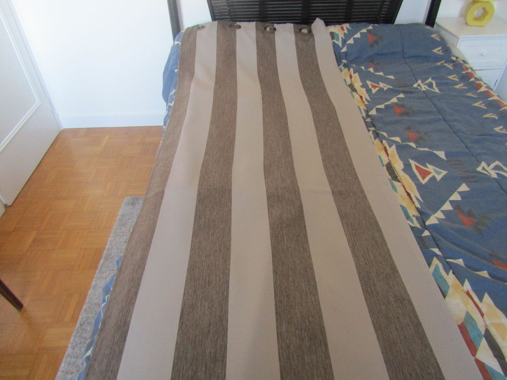 2 rideaux occultant couleur gris. 100 Villerest (42)