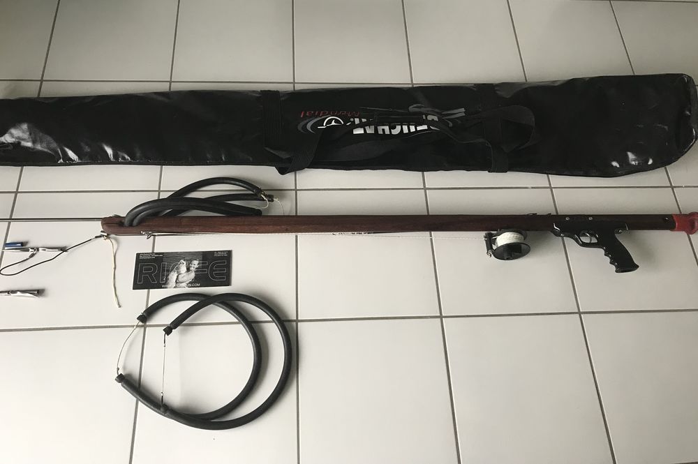 Riffe pour blue water, taille 129 cm mod�le Padauk 3 500 Thor�e-les-Pins (72)