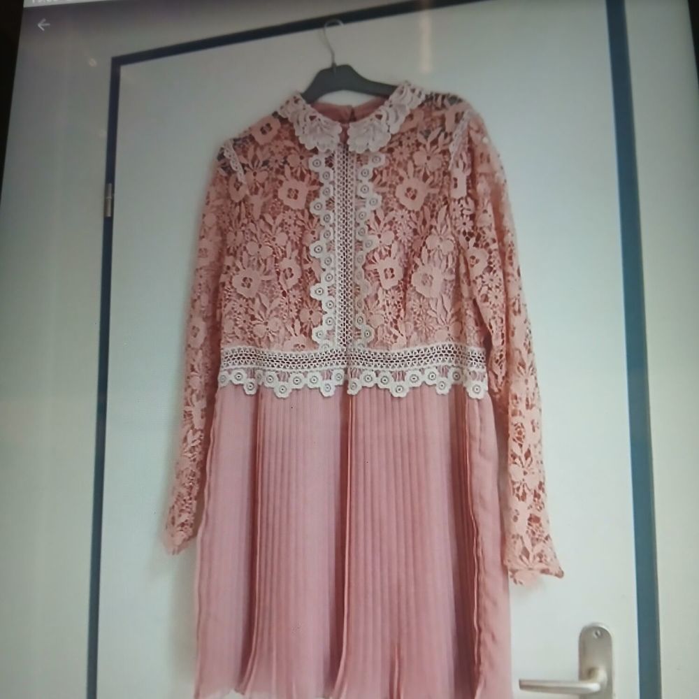 Robe Asos 25 Ch�lette-sur-Loing (45)