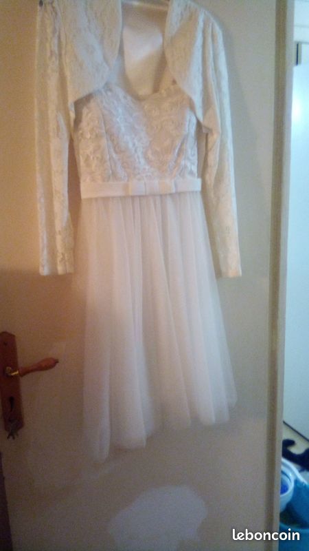 robe blanche avec un bol�ro 40 Bondy (93)