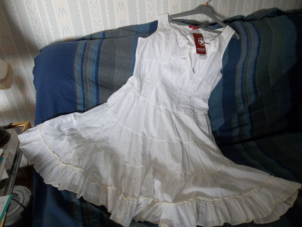 ROBE  BLANCHE  NEUVE 15 Montpellier (34)