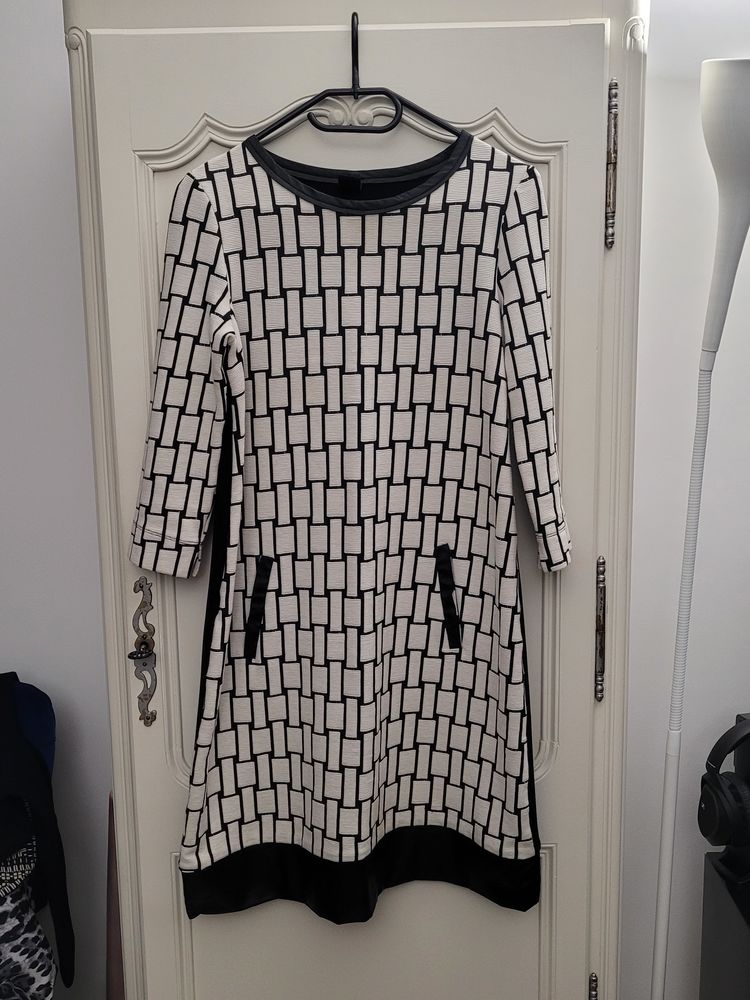 Robe  blanche et noir MISS MISS 
Taille38 60 Vincennes (94)