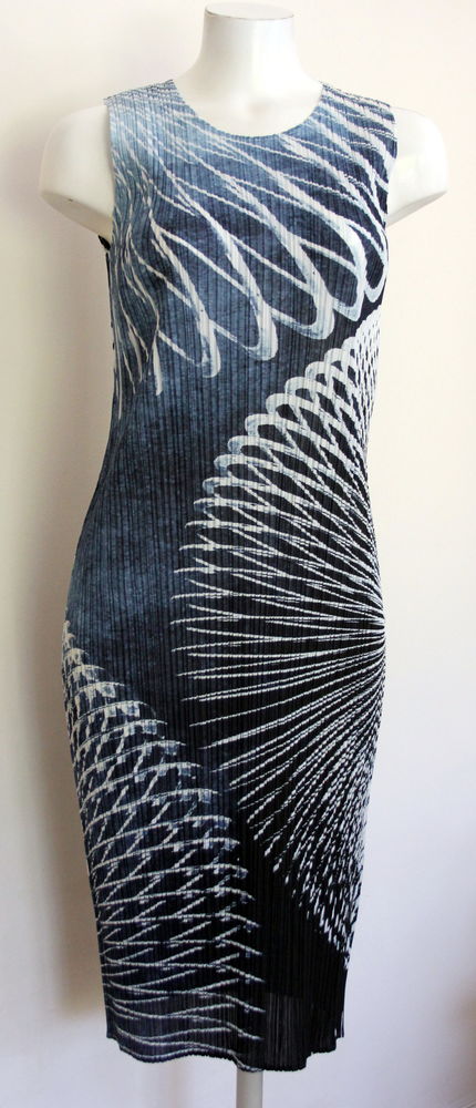 Robe bleu sans manches PLEATS PLEASE - ISSEY MIYAKE T.3 340 Issy-les-Moulineaux (92)