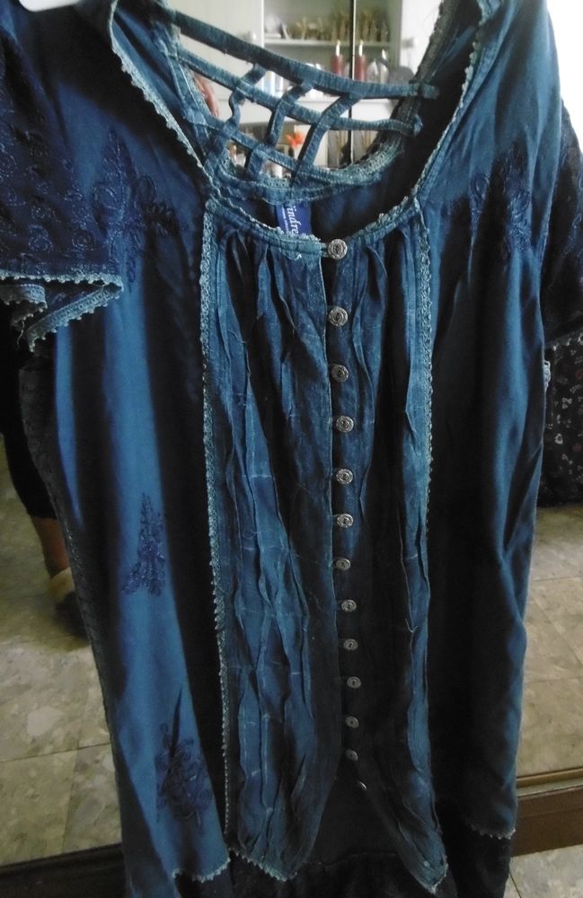 Robe bleue d'�t� avec manches dentelles 14 Villars-les-Dombes (01)