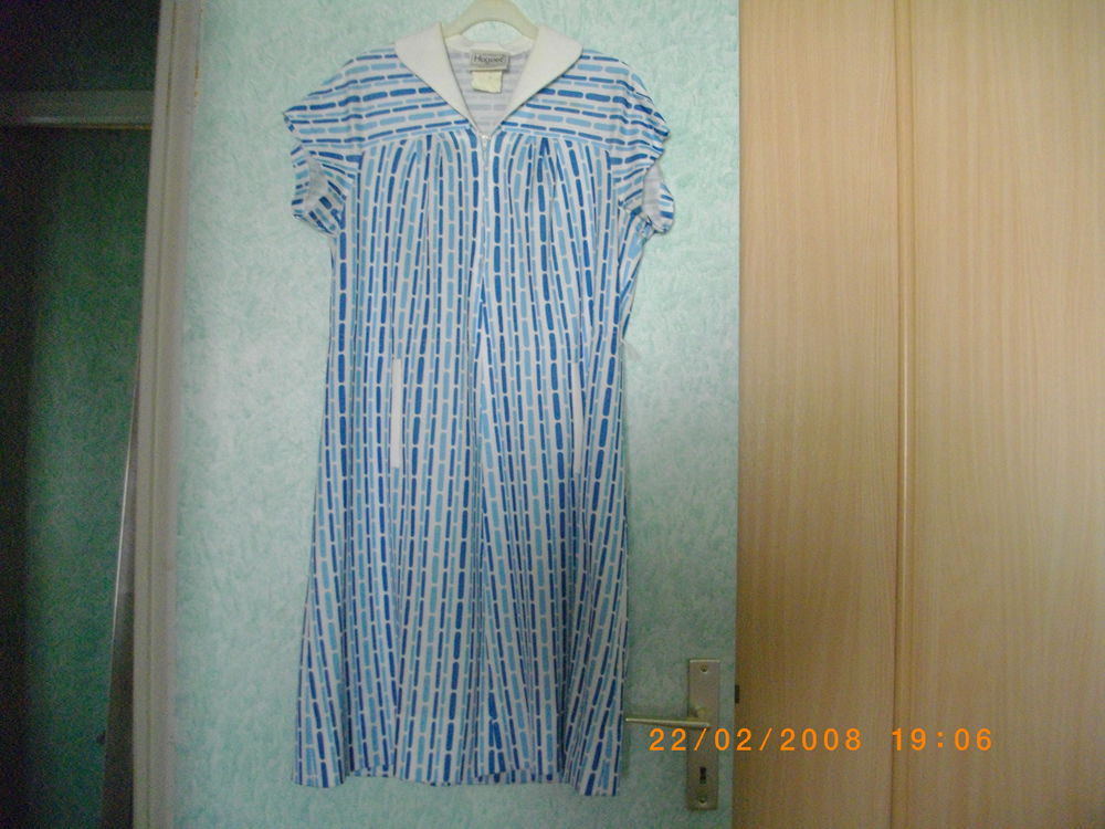 ROBE BLEUE ET BLANCHE - TAILLE : 42/44 15 Perros-Guirec (22)