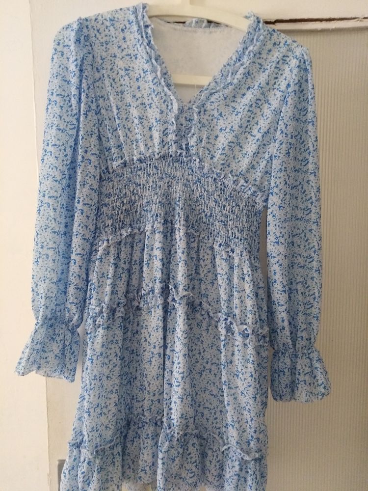 robe bleue tiss�e en Europe 15 Pantin (93)